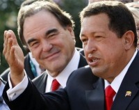 Chávez en todo momento se le vio tranquilo y pese a no hablar mucho inglés al parecer se entendía con Oliver Stone